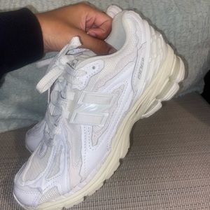 2023 1906D 'Protection Pack - White Turtledove